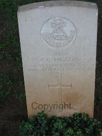 Dar Es Salaam War Cemetery - Higgins, Percy Clynton